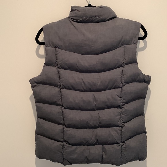 Wind River size medium puffer vest - Picture 5 of 5